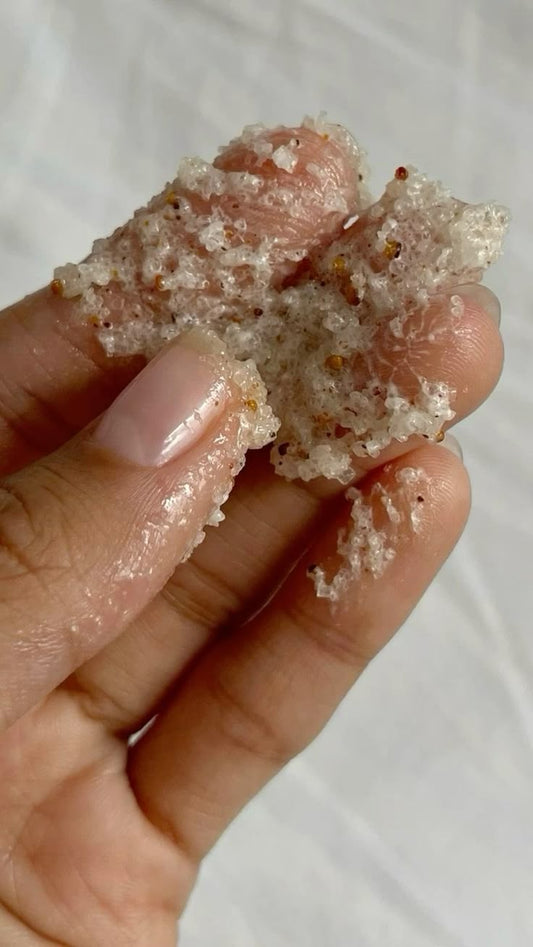 Le gommage à grains : votre faux ami