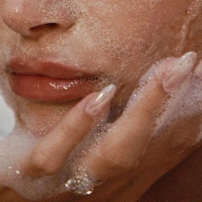 Le secret anti-âge naturel : le gommage à la Soie