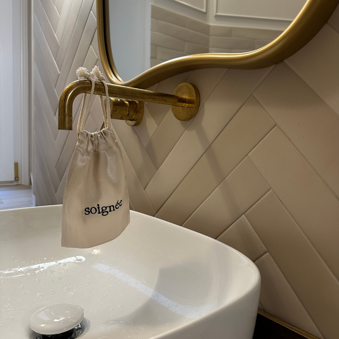 Pochon de Rangement en Soie brodé Soignée